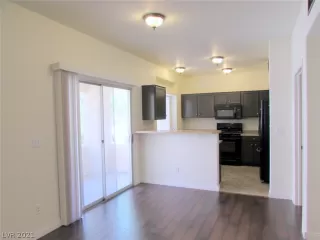 Photo #4: 2350765 Listing