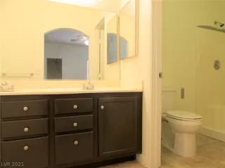 Photo #6: 2350765 Listing