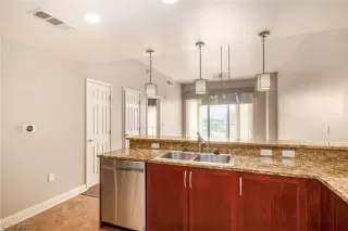 Photo #4: 2350778 Listing 