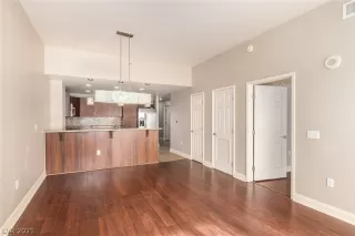 Photo #5: 2350778 Listing 