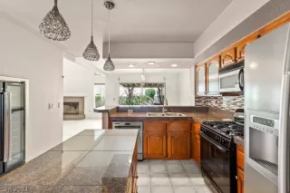 Photo #5: 2350797 Listing 