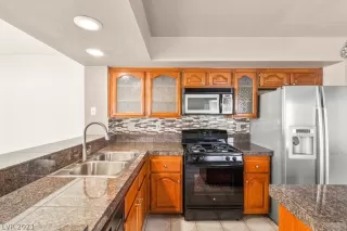 Photo #6: 2350797 Listing 