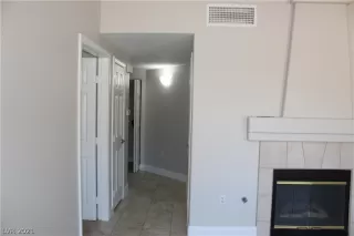 Photo #3: 2350803 Listing