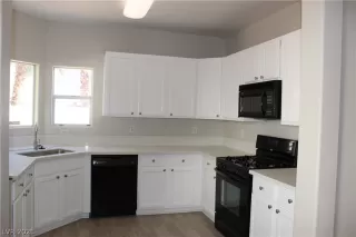 Photo #6: 2350803 Listing