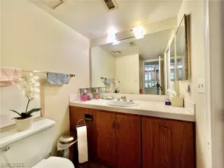 Photo #4: 2350819 Listing 