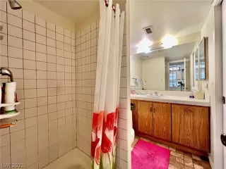 Photo #5: 2350819 Listing 