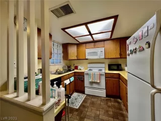 Photo #6: 2350819 Listing 