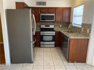 Photo #5: 2350867 Listing 