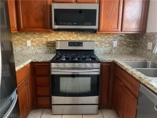 Photo #6: 2350867 Listing 