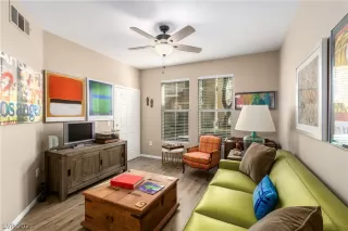 Photo #4: 2350903 Listing