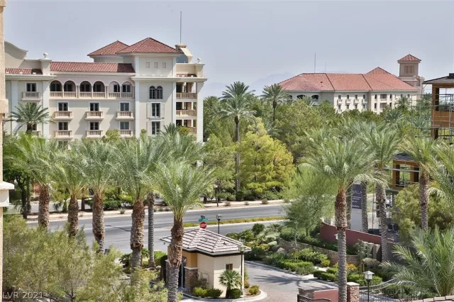 MLS: 2350922 Condo For Sale