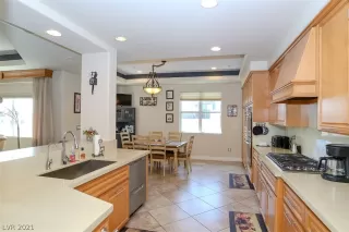 Photo #5: 2350922 Listing 