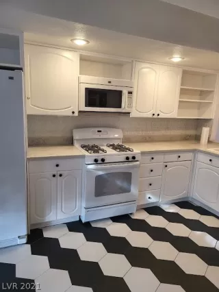Photo #1: 2350935 Listing