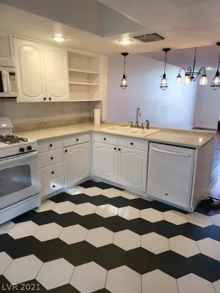 Photo #2: 2350935 Listing