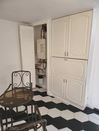 Photo #3: 2350935 Listing