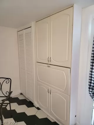 Photo #4: 2350935 Listing