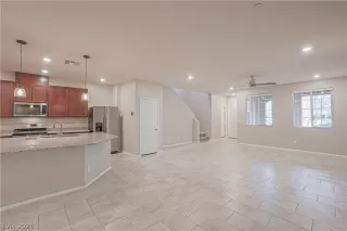 Photo #4: 2350937 Listing 