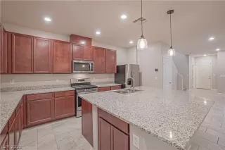 Photo #5: 2350937 Listing 