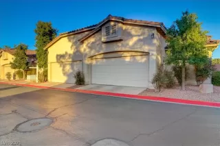 Photo #3: 2350956 Listing