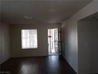 Photo #5: 2350965 Listing 