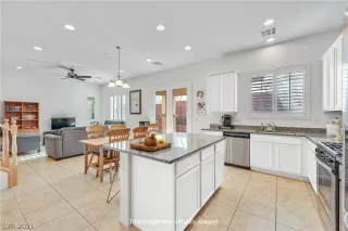 Photo #4: 2350971 Listing 