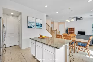 Photo #5: 2350971 Listing 