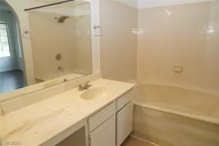 Photo #4: 2350973 Listing 