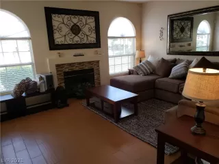 Photo #5: 2350975 Listing 