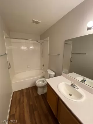 Photo #5: 2350976 Listing 