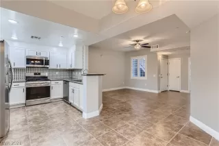 Photo #2: 2350987 Listing