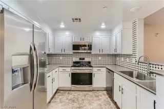 Photo #3: 2350987 Listing