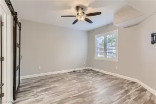 Photo #4: 2350987 Listing