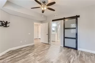 Photo #5: 2350987 Listing