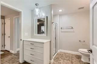 Photo #6: 2350987 Listing