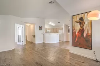 Photo #5: 2350990 Listing 