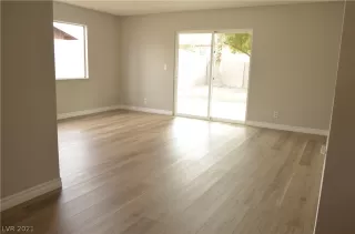 Photo #2: 2351003 Listing