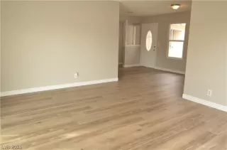 Photo #4: 2351003 Listing