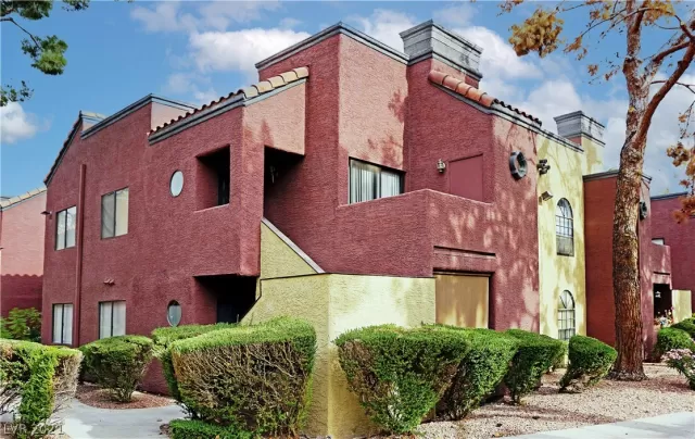 MLS: 2351006 Condo For Sale