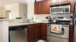 Photo #5: 2351006 Listing