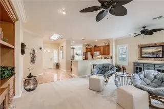 Photo #4: 2351014 Listing