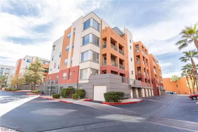 MLS: 2351022 Condo For Sale