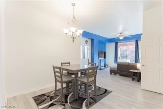 Photo #3: 2351022 Listing