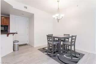 Photo #4: 2351022 Listing