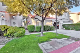 Photo #1: 2351043 Listing