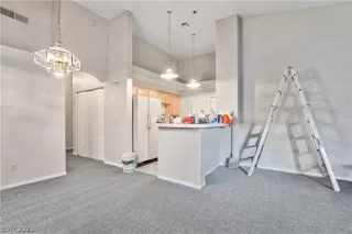 Photo #4: 2351043 Listing