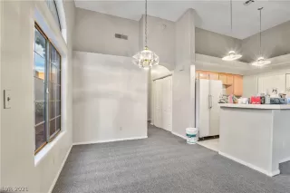 Photo #5: 2351043 Listing