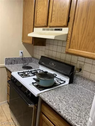 Photo #2: 2351098 Listing 