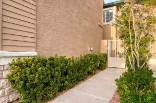 Photo #3: 2351168 Listing