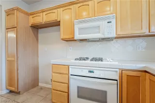 Photo #5: 2351195 Listing