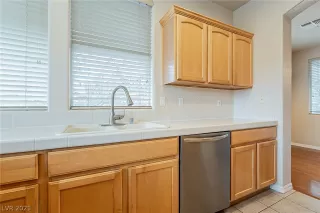 Photo #6: 2351195 Listing